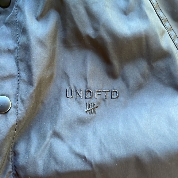 Men’s M Undefeated Button Down Wind Breaker - Picture 3 of 5